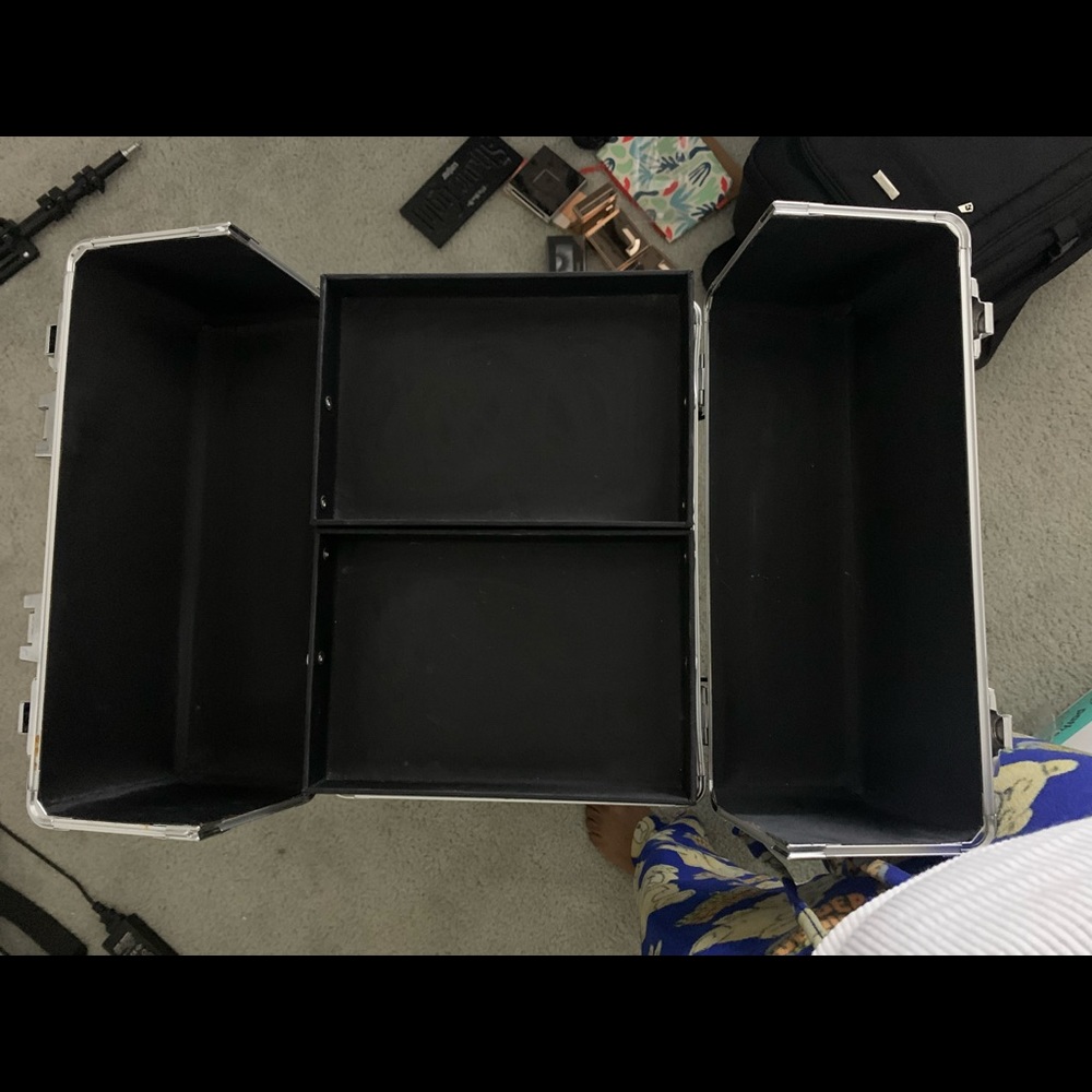 Makeup Train Caae - Picture 9 of 14